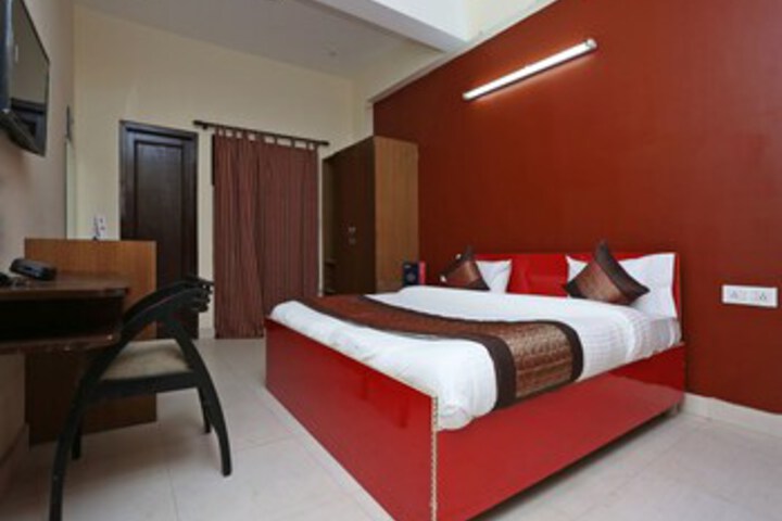 Room 11 of 25