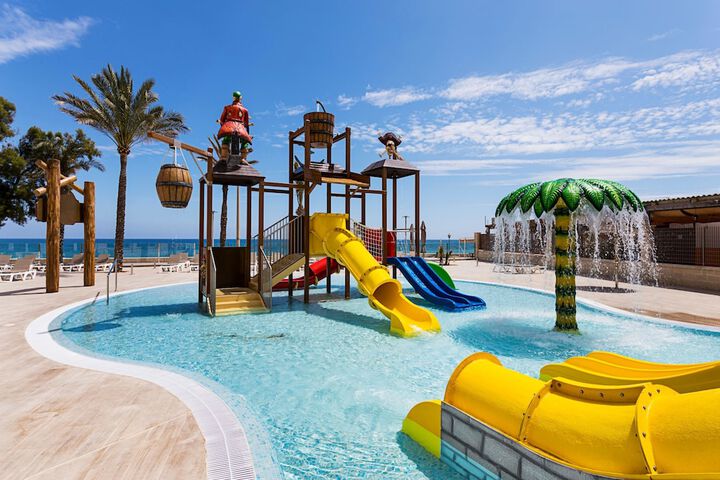 Hotel Pool