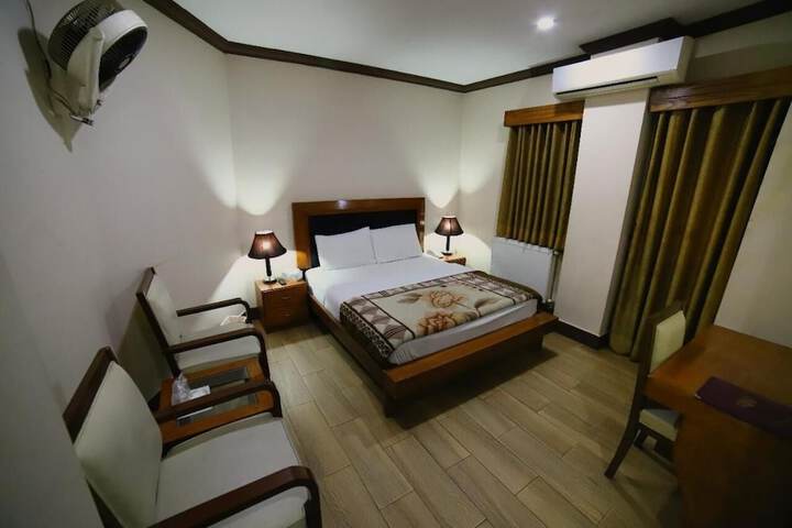 Room 6 of 11