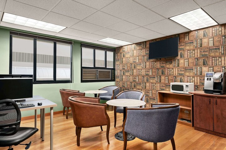 Business Center 22 of 26