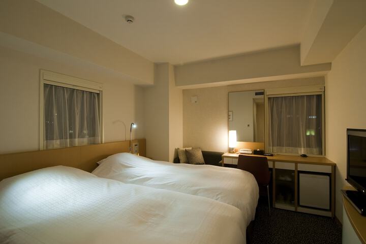 Room 8 of 48