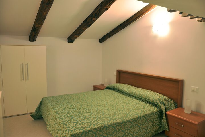 Room 13 of 86