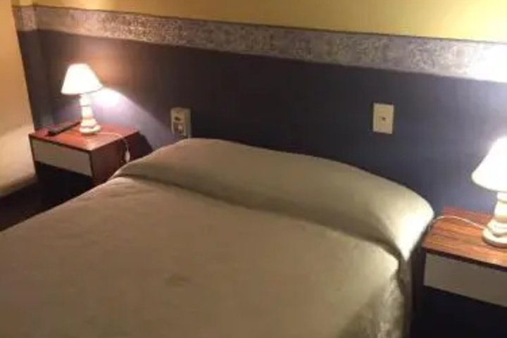 Room 4 of 14
