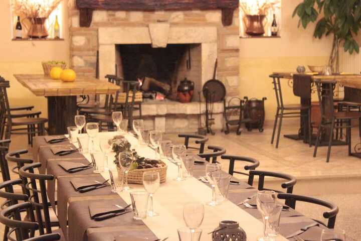 Dining 16 of 24