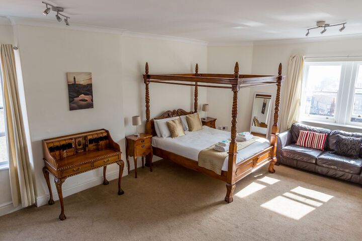 Room 7 of 25