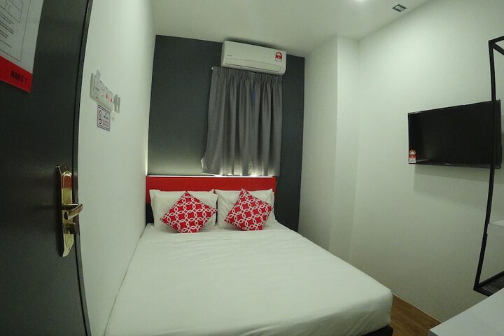 Room 6 of 13
