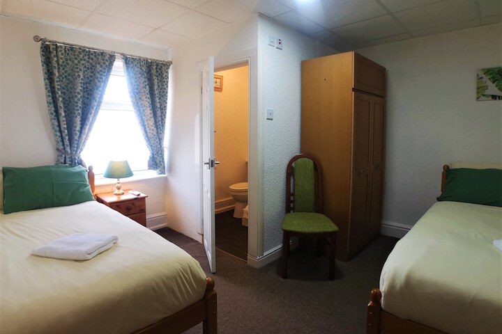 Room 31 of 102