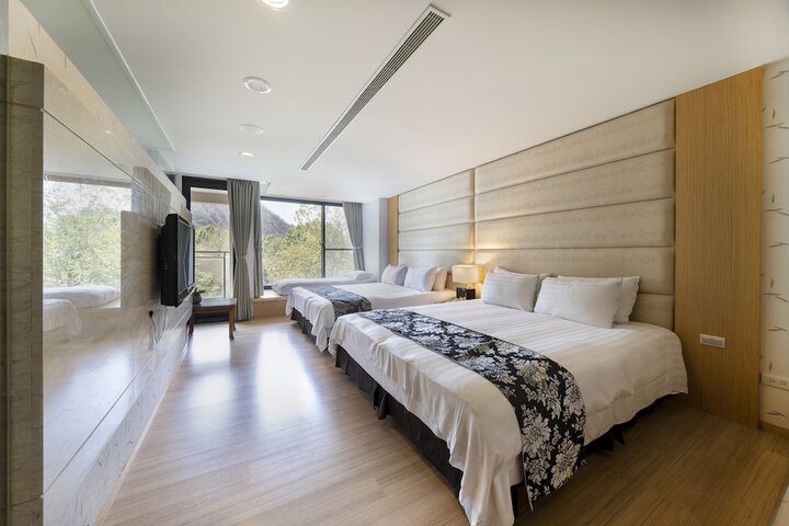 Room 16 of 145