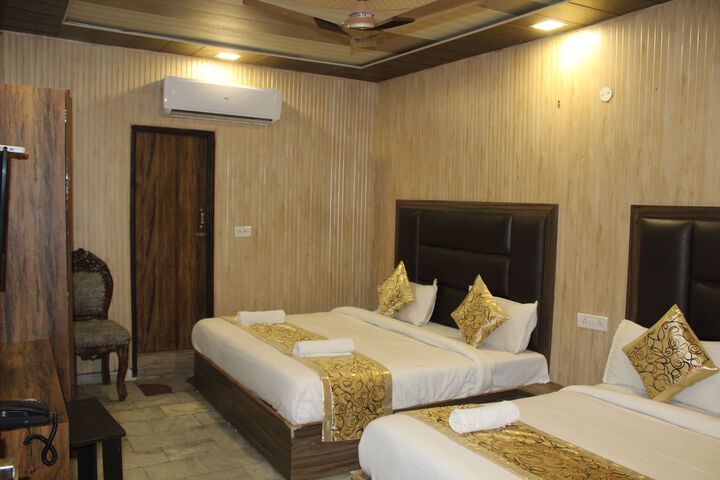 Room 10 of 15