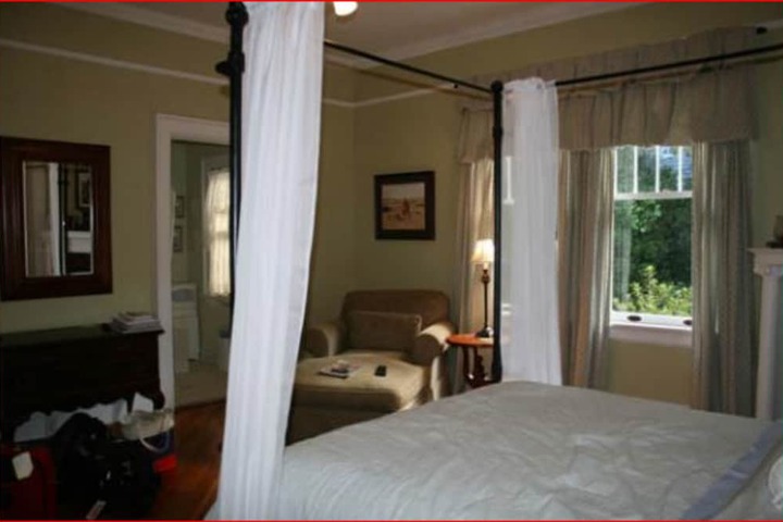 Room 7 of 11