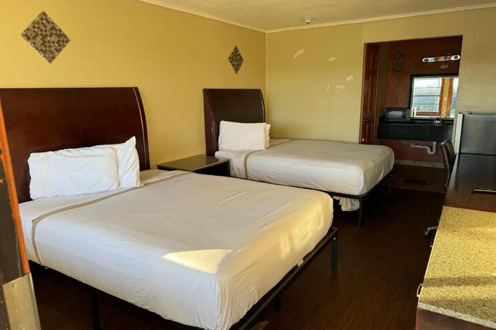 Basic Double Room (1 of 3)