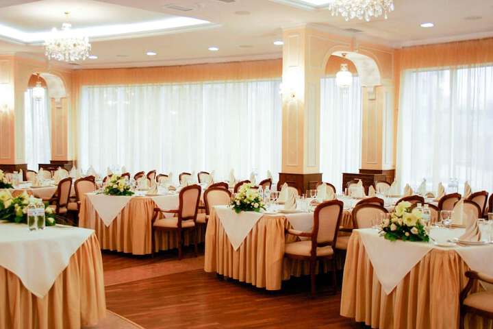 Banquet hall