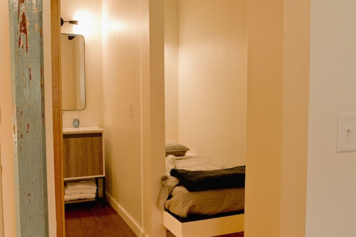 Room 4 of 18