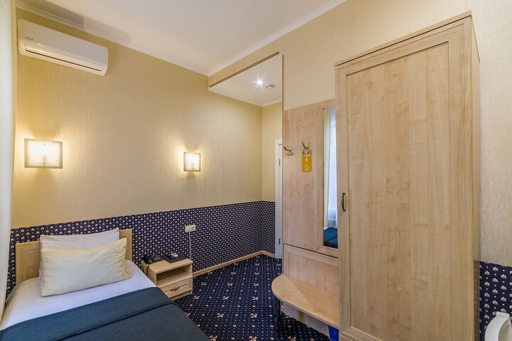 Room 33 of 89
