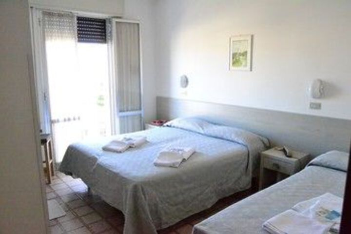 Room 7 of 28