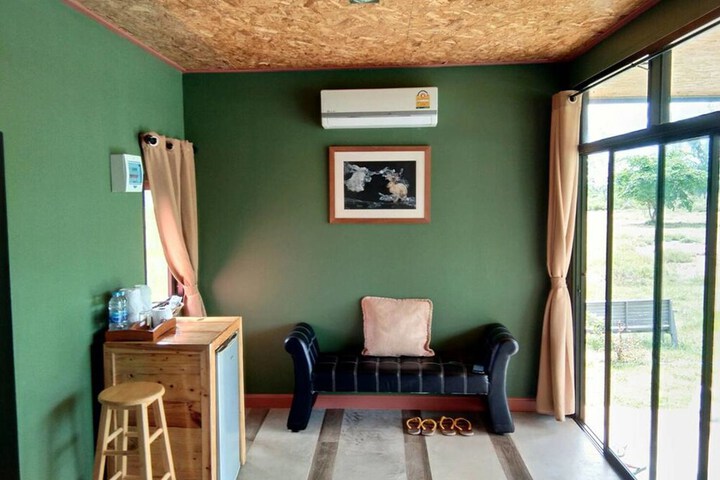 Room 6 of 52