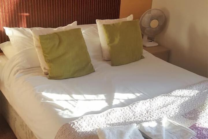 Room 4 of 32