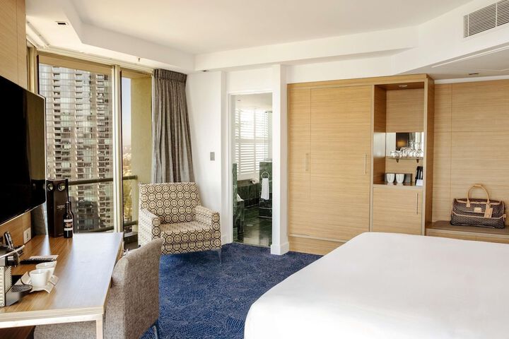 Room 32 of 177