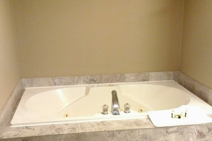 Jetted tub