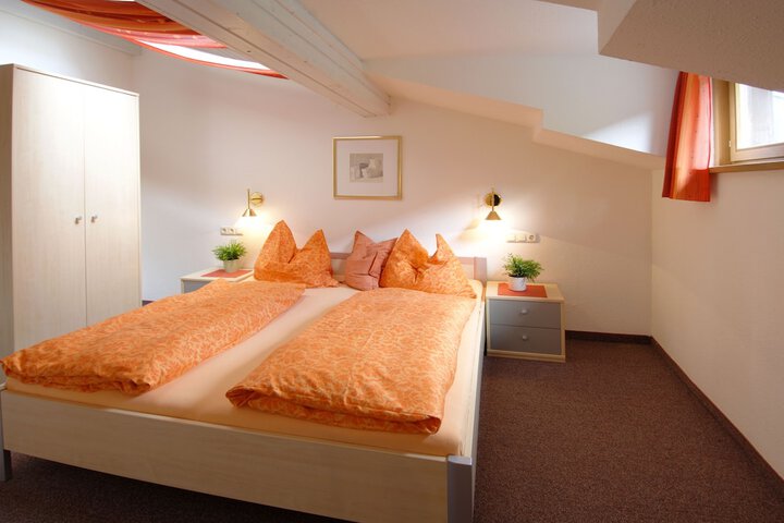 Room 3 of 113