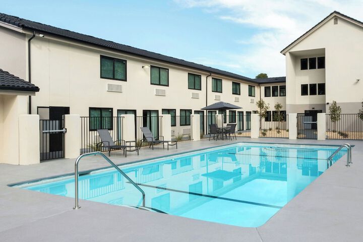 Swimming pool at Fairfield by Marriott Inn & Suites Atascadero Paso Robles