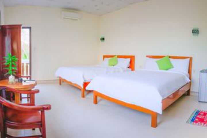 Room 7 of 16