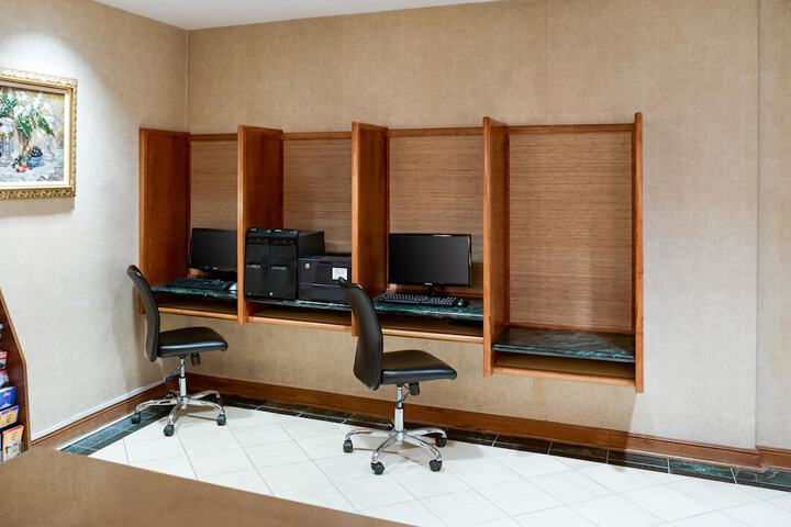 Business Center 25 of 30
