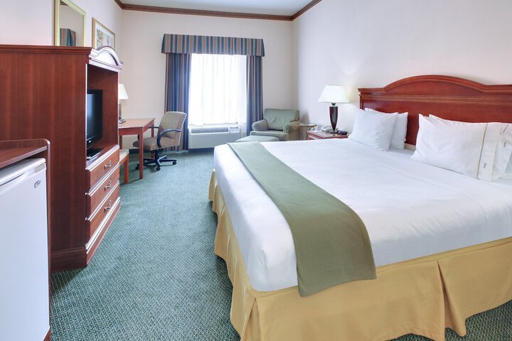 Standard King Bed Accessible (5 of 12)