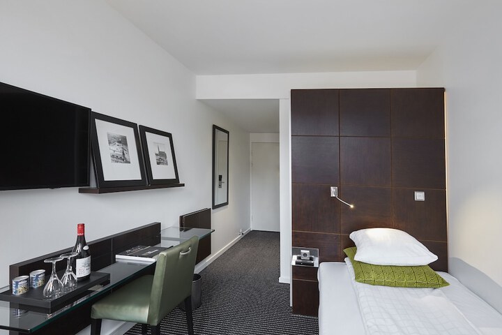 Room 35 of 86