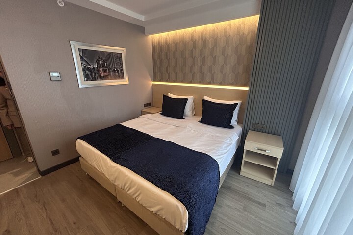 Room 10 of 27