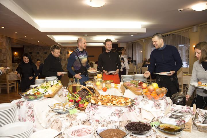 Dining 68 of 98