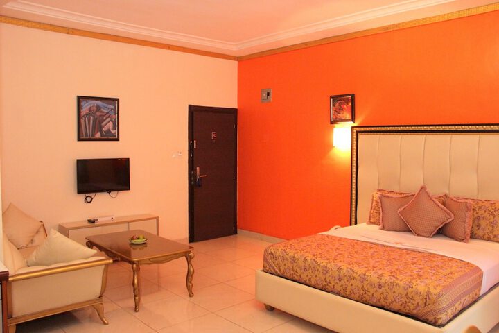 Room 3 of 33