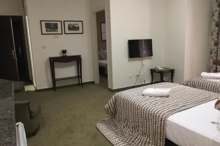 Room 5 of 12