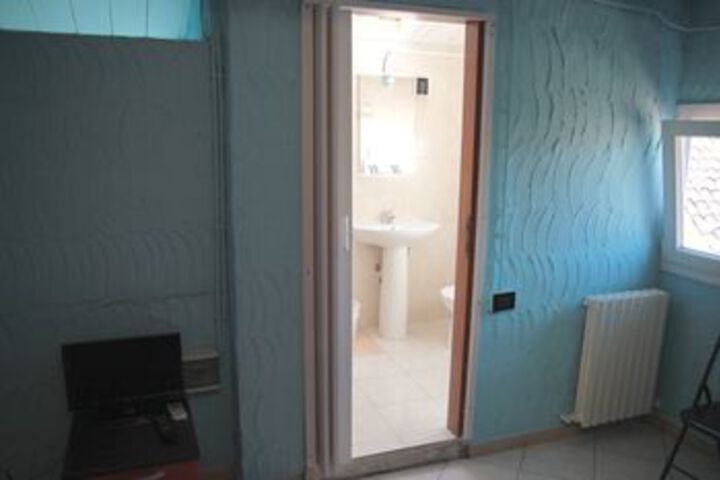 Room 19 of 48