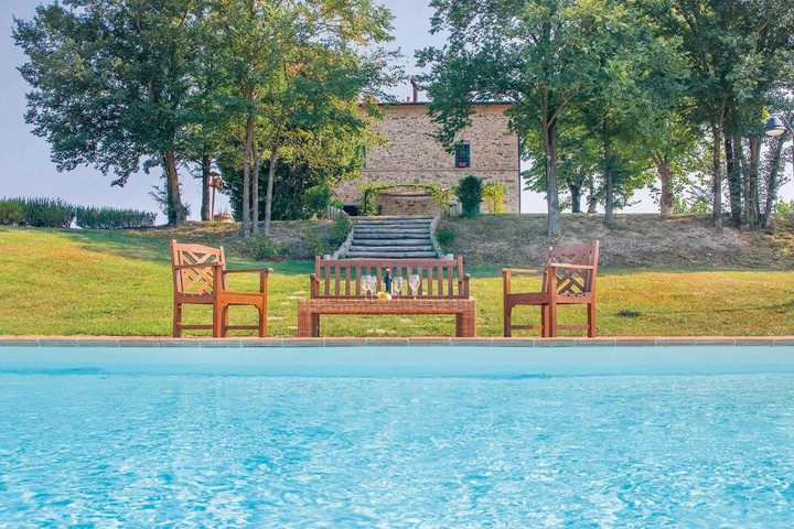 Pool 11 of 17