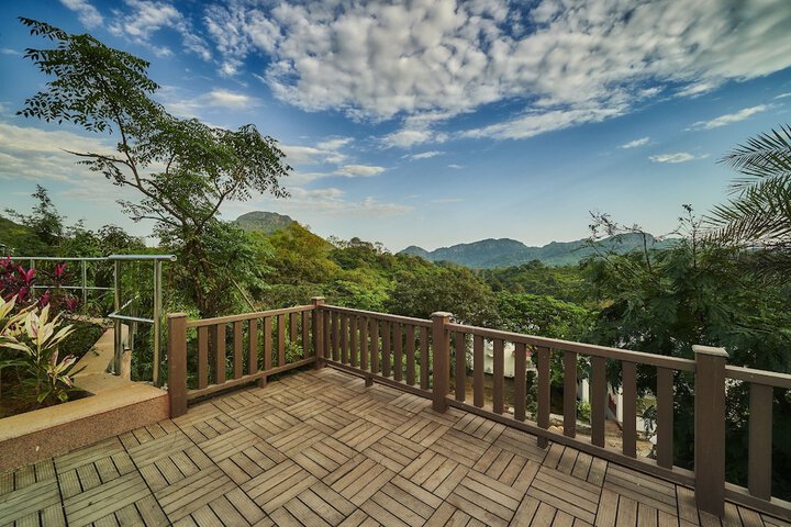 Sundeck 42 of 48