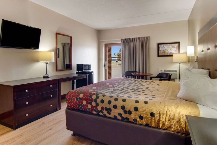 Room 10 of 38
