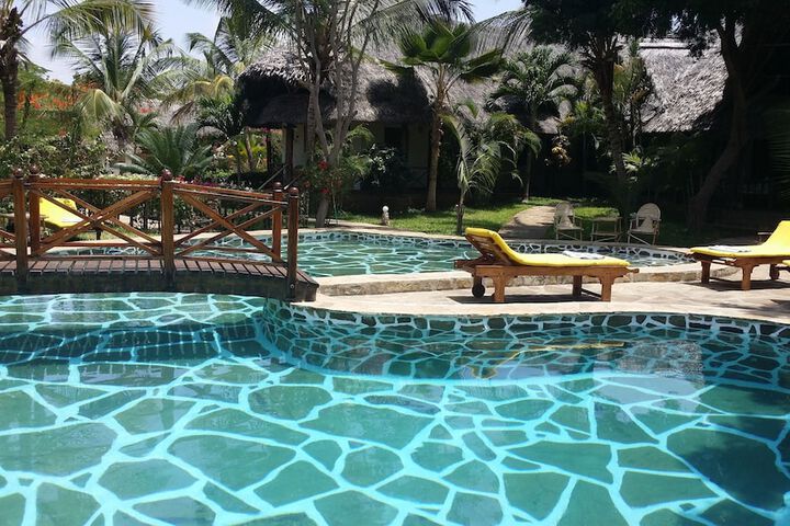 Hotel Pool