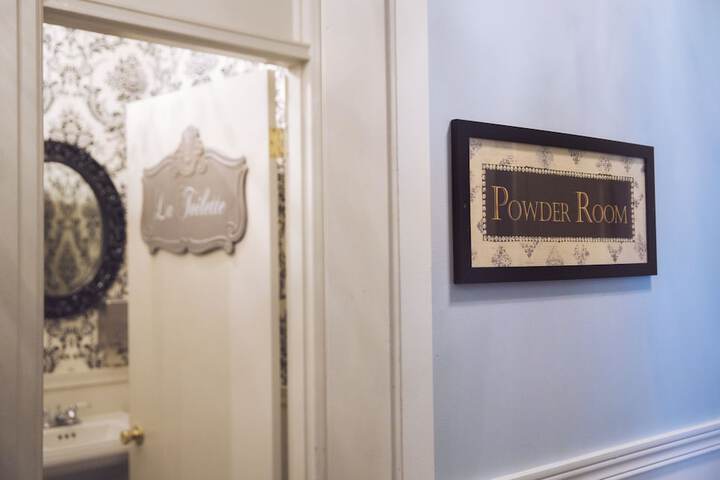 Ballroom/Hall 31 of 34