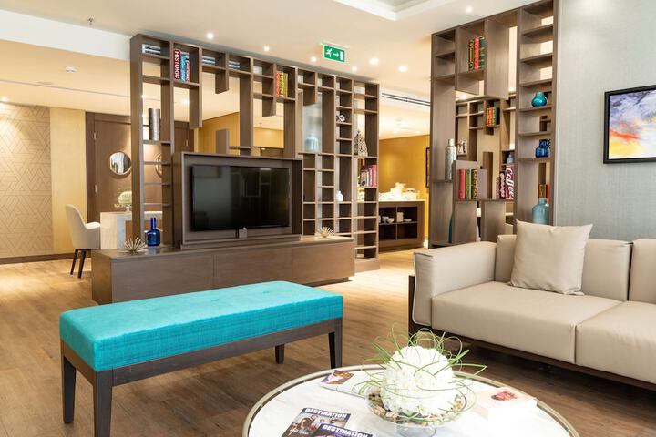 Lounge 127 of 157