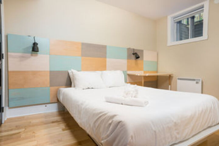 Room 8 of 16