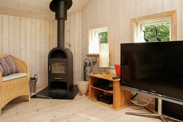 Room 2 of 16