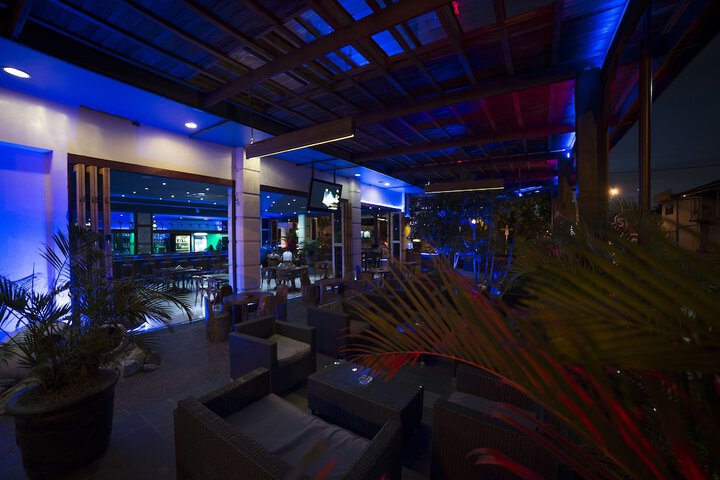 Lounge 31 of 40