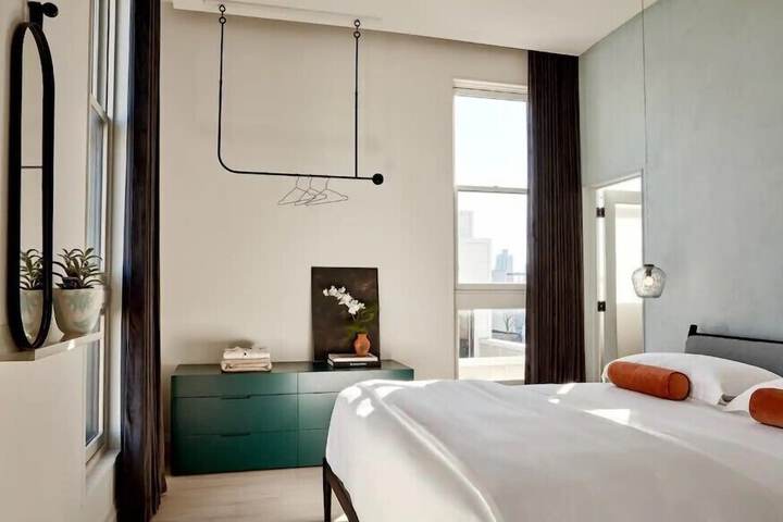 Room 8 of 43