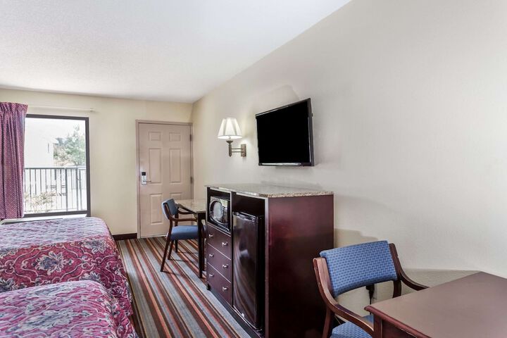 2 Double Beds (8 of 11)