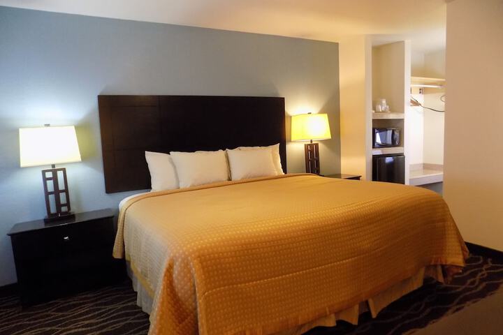 Room 4 of 17