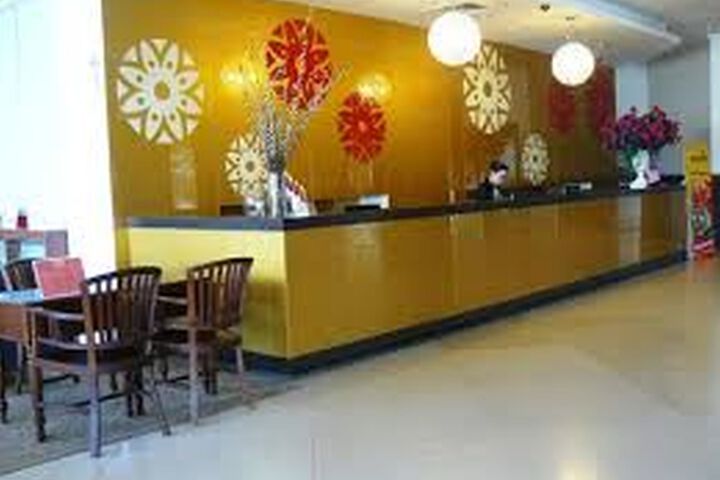 Entrance & Lobby