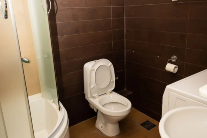 Room 9 of 16