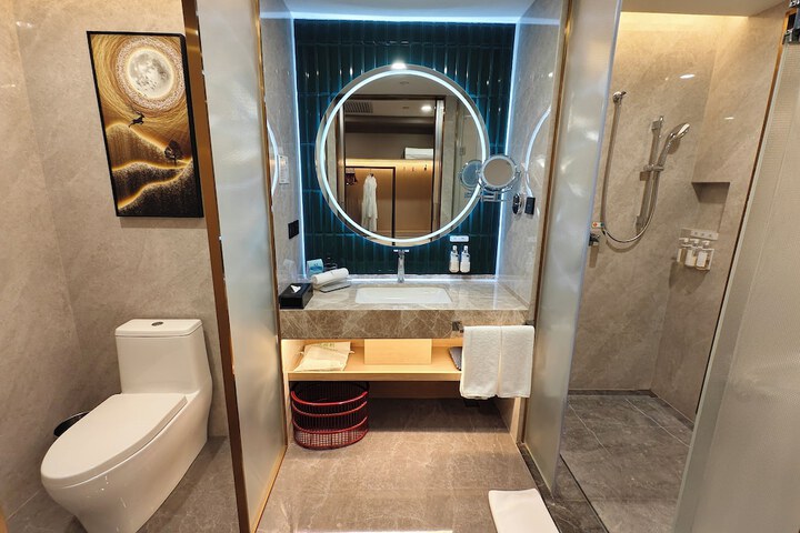 Room 46 of 65