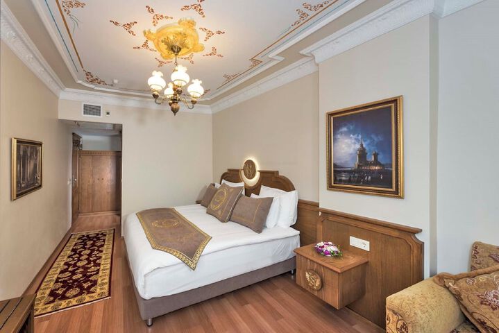 Room 33 of 87